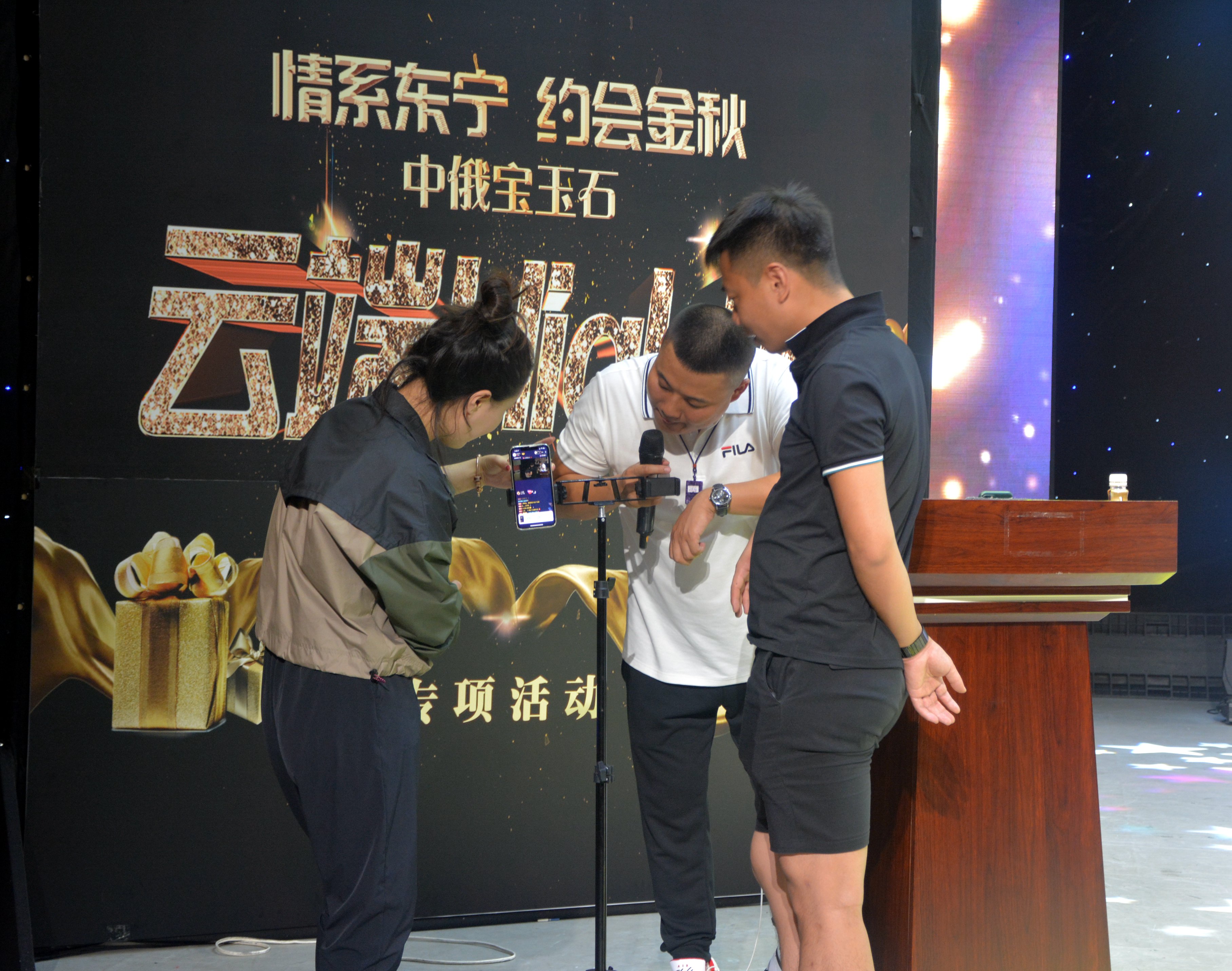 浜戠high娲诲姩,涓滃畞瀹濈帀鐭宠妭