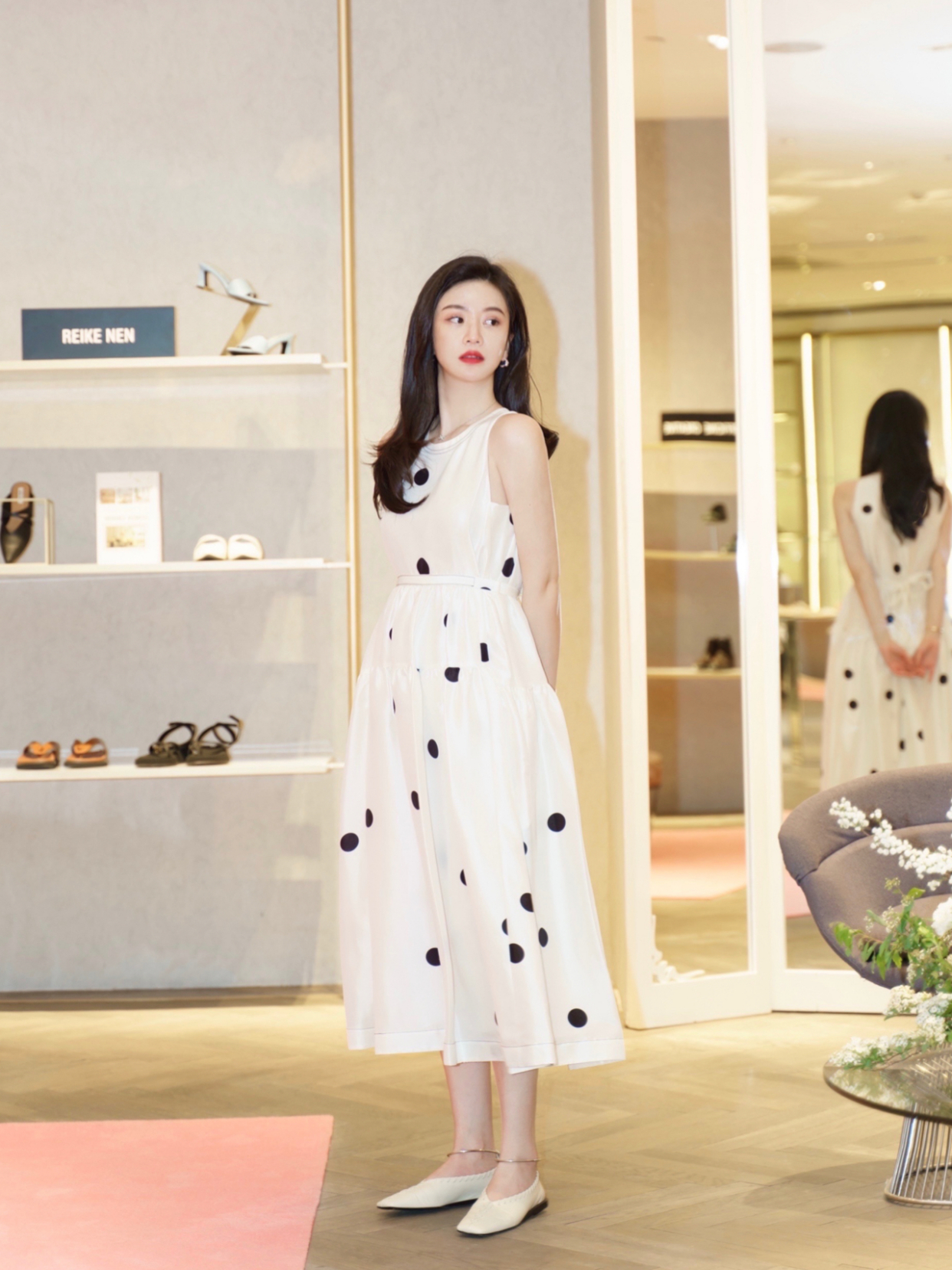 30多岁女人穿的裙子好看一点的,30岁女人穿连衣裙好看