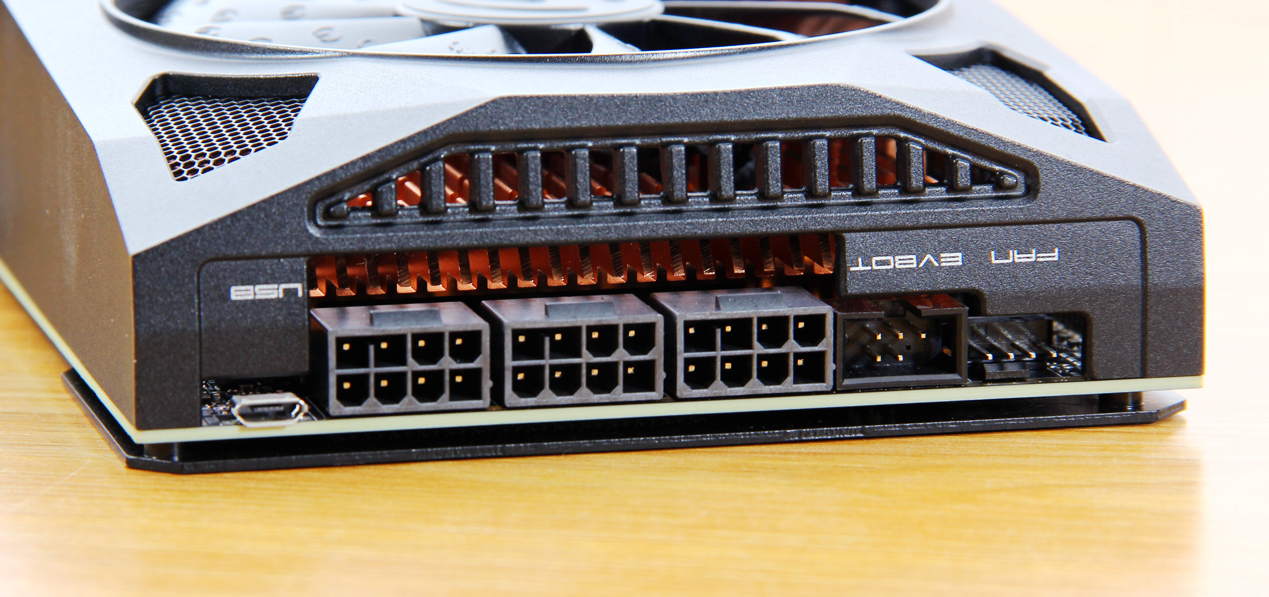 从此泡面伴余生…EVGAKINGPIN卡皇装机实录