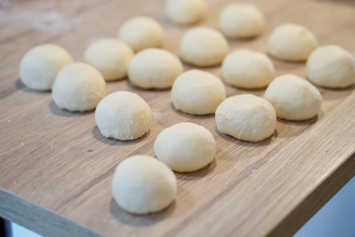 咸香好吃的日式盐面包，自己在家也能做，底部酥脆