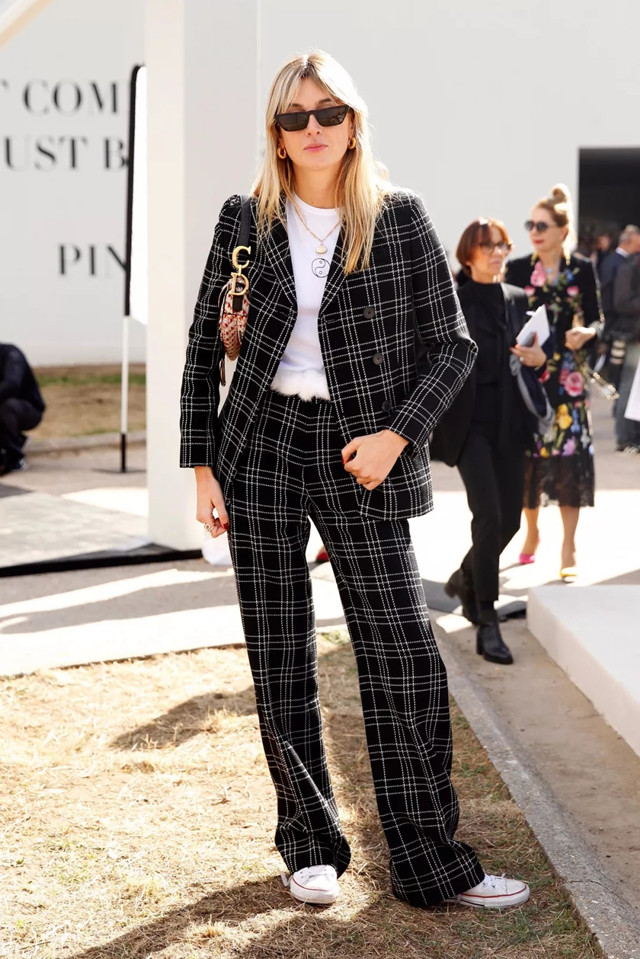 帆布鞋百搭是哪种颜色,帆布鞋经典百搭款