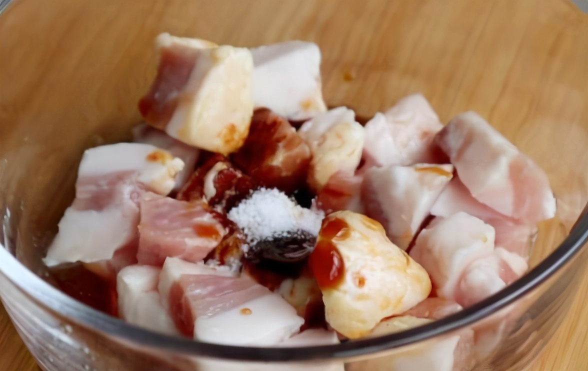 肉香粽子的家常做法,肉香蛋黄粽子