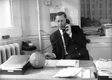 足球黄红牌大战,足球比赛红黄牌作用