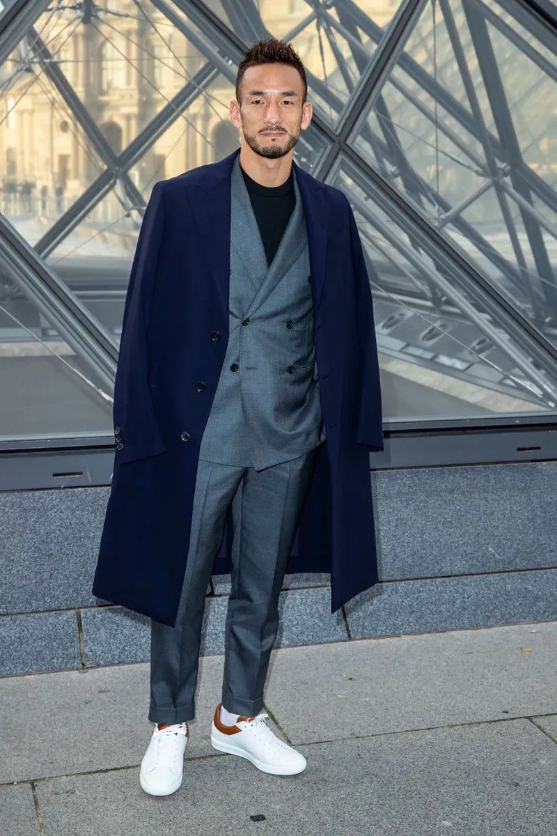 175cm的中田英寿，亮相时装周穿成165cm，但气场很强大