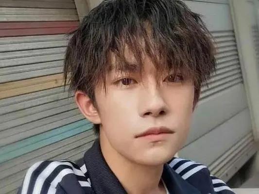 易烊千玺和弟弟楠楠现状,易烊千玺和弟弟楠楠温柔对话