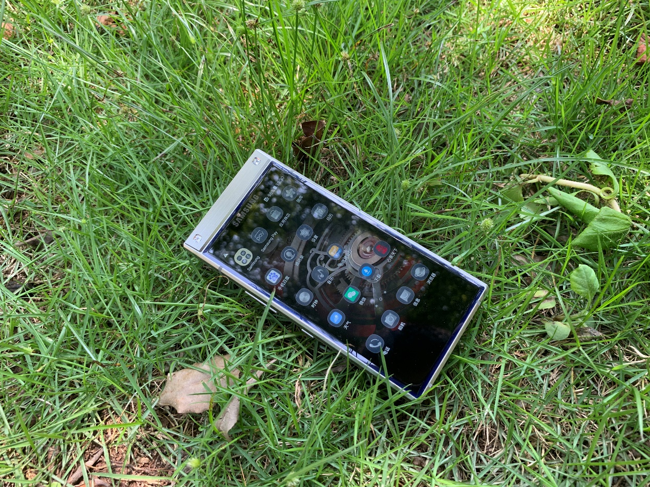 复刻版三星w2018,三星w2019有啥好玩的