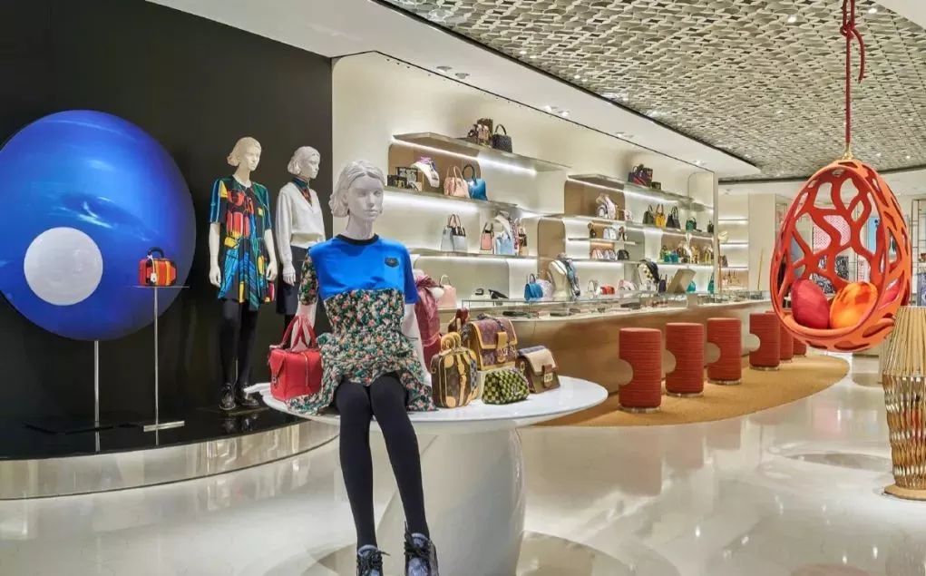 小服装店的陈列技巧图片欣赏,小服装店的陈列技巧图片欣赏大全