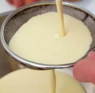 蛋糕胚配方与制作方法视频,蛋糕店制作蛋糕胚的简单方法