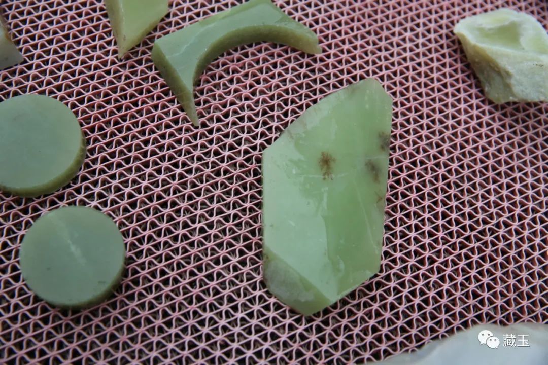 便宜的黄玉有什么猫腻,品相不好的黄玉值多少