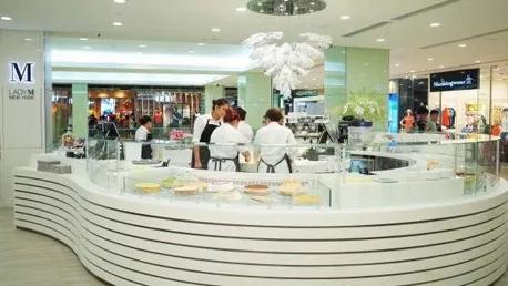 店员像柜姐、配送用劳斯莱斯，贵妇蛋糕卷成啥样了？