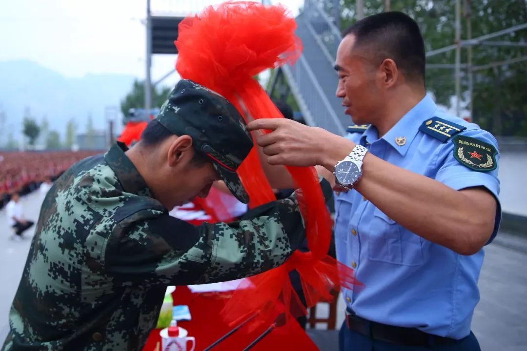 习少林武功，圆参军梦想，塔沟集团百名大学生光荣入伍