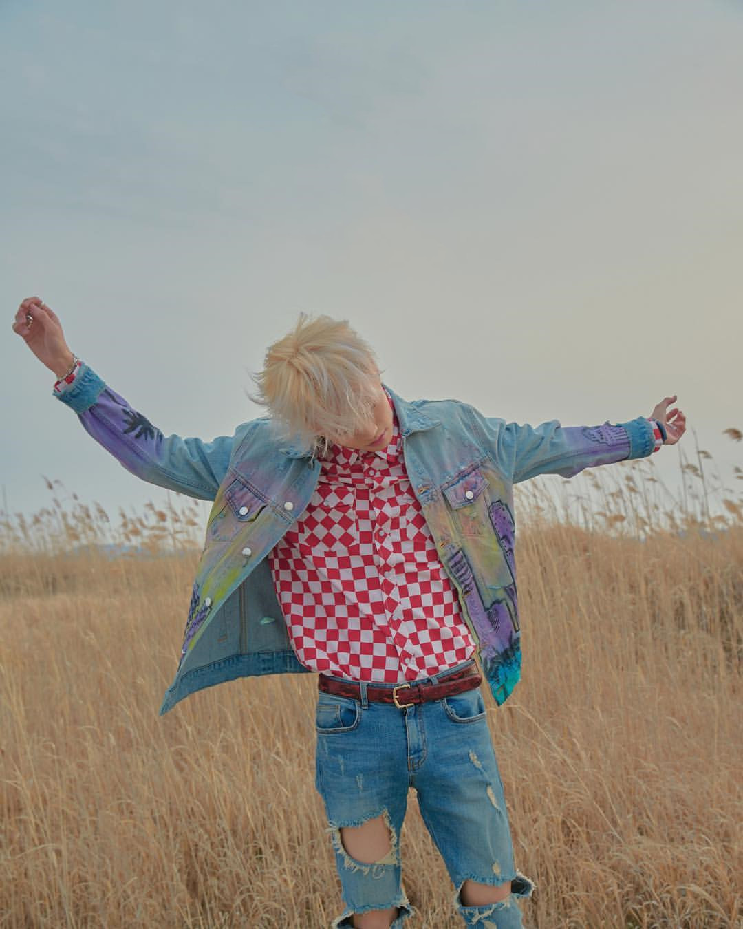 秋冬穿搭万花筒，王源的棒球衣，华晨宇正经穿衣服的样子见过没