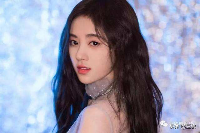 鞠婧祎被网友说初中学历,鞠婧祎以几百分考上的大学