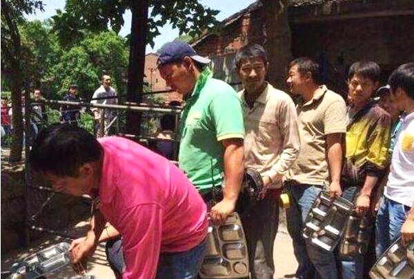 刘德华现身机场通道,刘德华现身机场2019