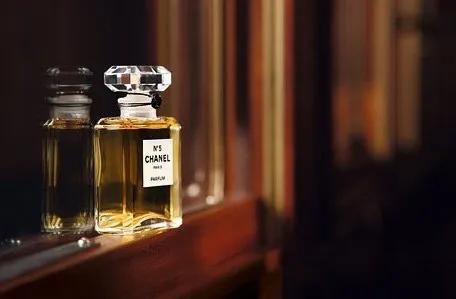 种香记|秋冬轻*女熟**必备香水推荐-香奈儿5号(经典款)