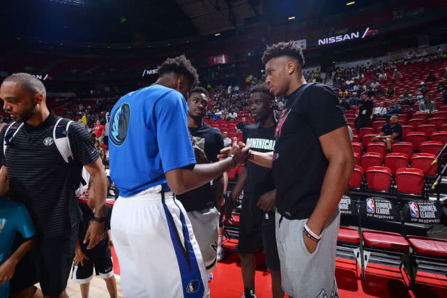 字母哥四兄弟齐聚,字母哥三兄弟同登赛场