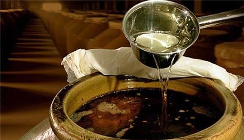 买白酒时别只看牌子和价格,白酒瓶身有这几个字切记不要买