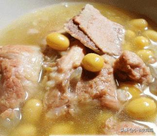 月子里宝妈吃了宝宝不胀气的菜谱,月子餐什么时候可以吃猪蹄炖黄豆