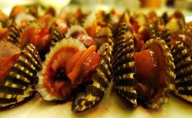 从白灼血蚶到赤贝刺身，是一种不期而遇的相逢