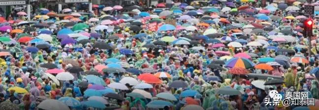 泰国还挺得住吗？*行游**大军直逼十世王皇家护卫队！