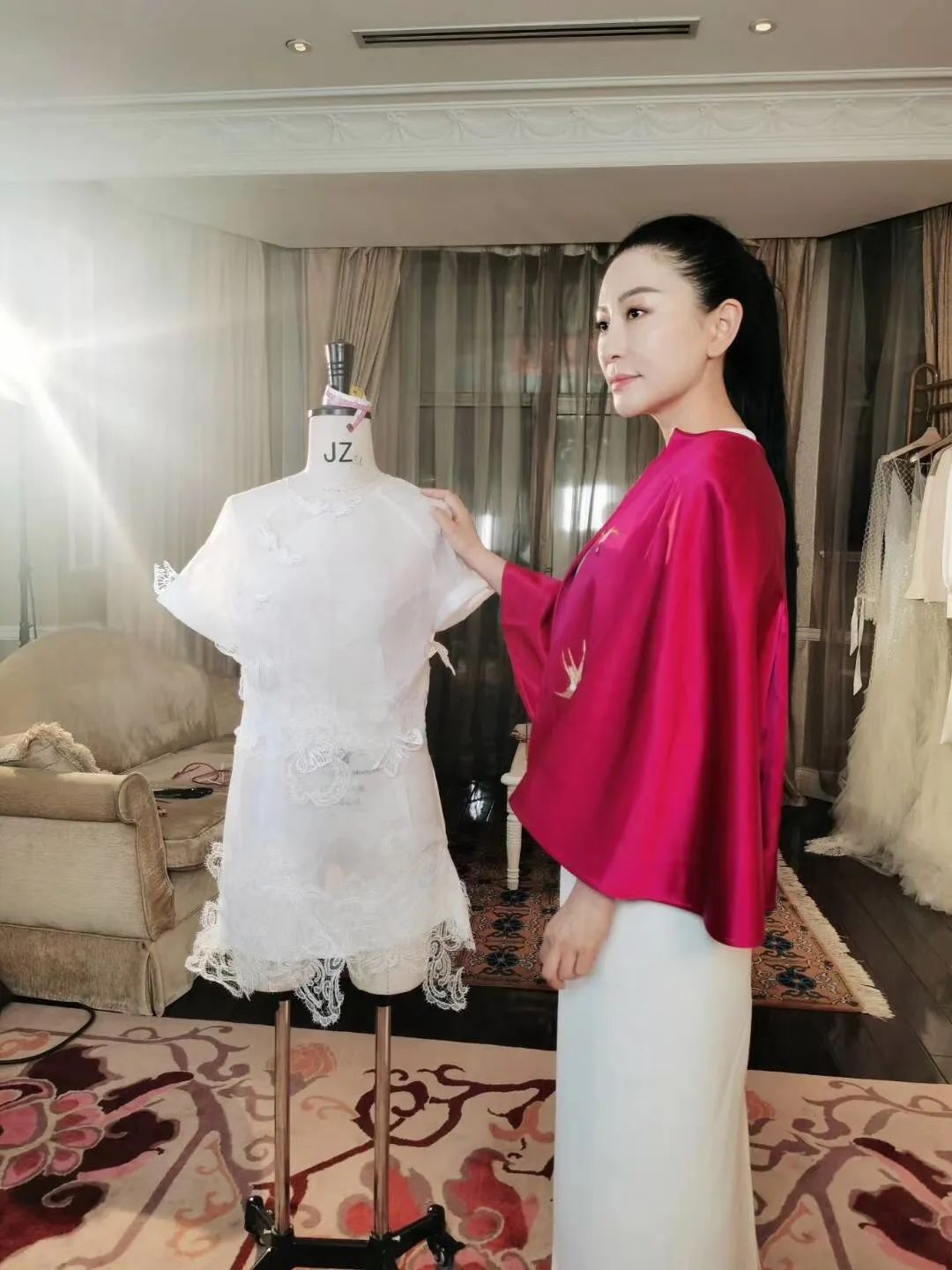 兰公子变身“巧手神探”百乐门老板娘|纸上刺绣,别具匠心