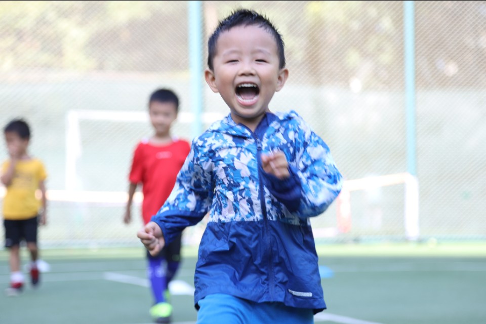 足球运动对少年儿童成长的好处,足球运动对幼儿身心发展的益处