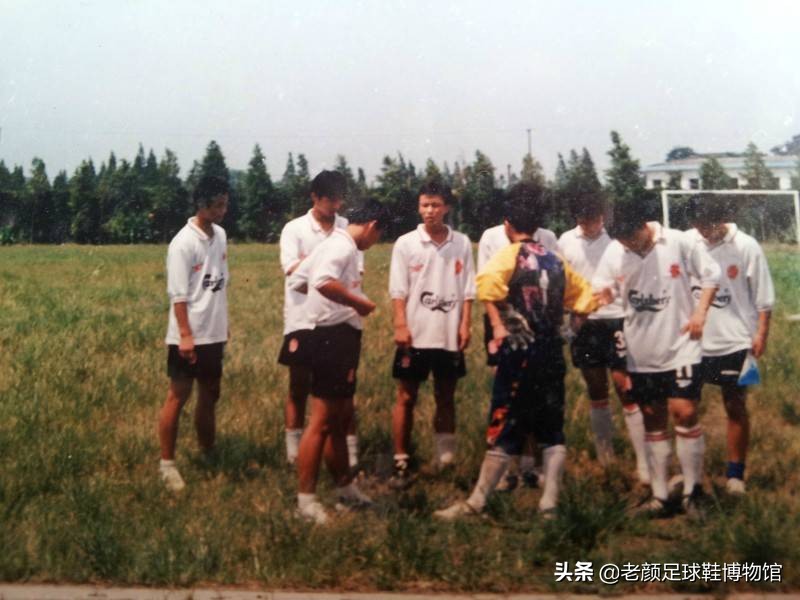 足球鞋的寿命有多长？老了以后会有哪些病？有病该怎么治疗？