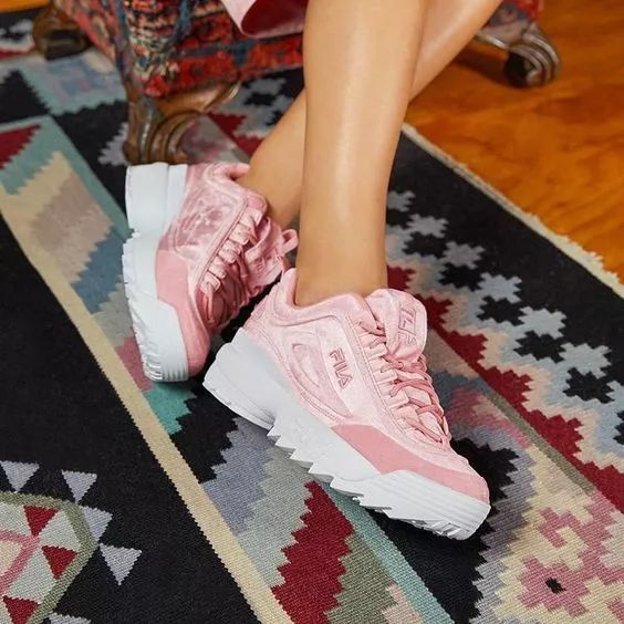 人生处处是陷阱万分小心,人生处处有坑我们要擦亮双眼