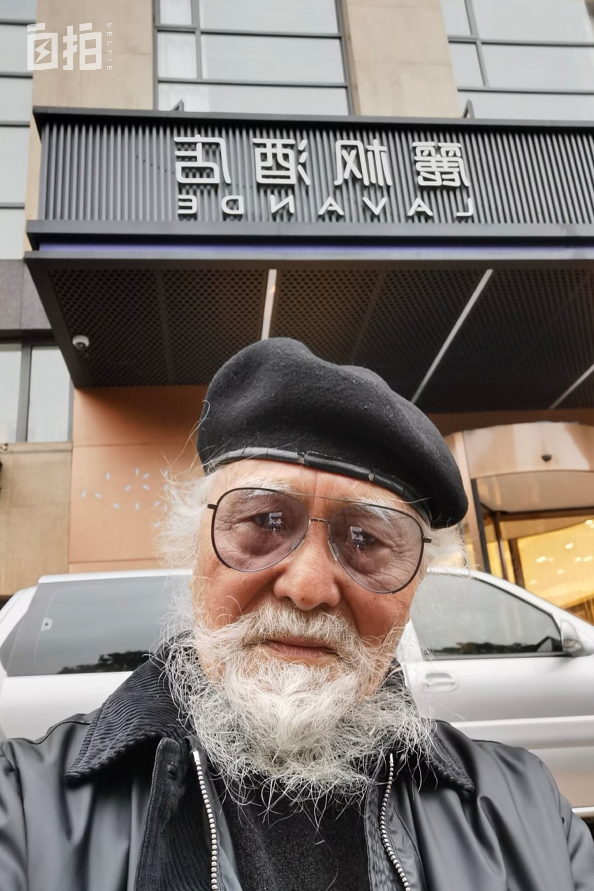 我，49岁开始北漂，79岁走秀爆红，85岁学开飞机，一辈子都在演戏