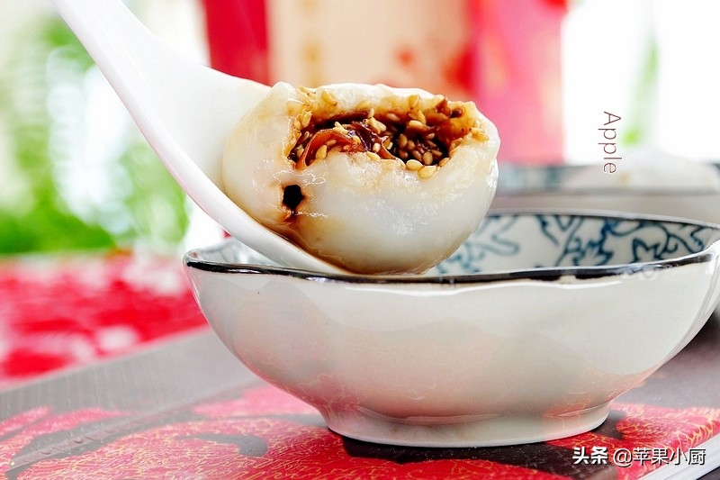 这汤圆女性朋友吃最合适，无油不腻有花香，常吃小脸红扑扑气色好