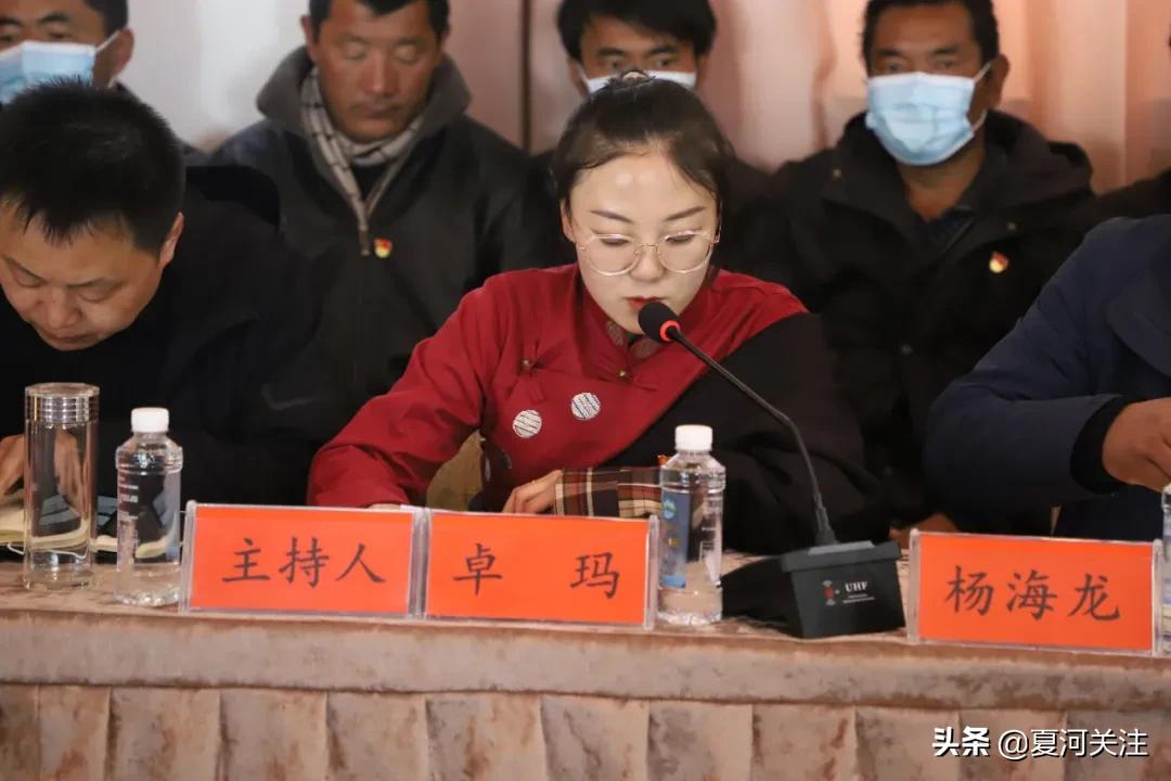 吕哲军在碌曲县新寺村参加甘南州*党**员远程教育平台启动仪式暨碌曲县西仓镇新寺村主题*党**日活动