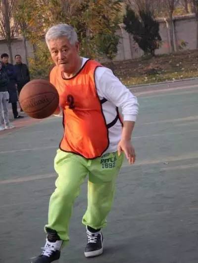 如果你在光谷打篮球,你应该认识这群“老球痞”...