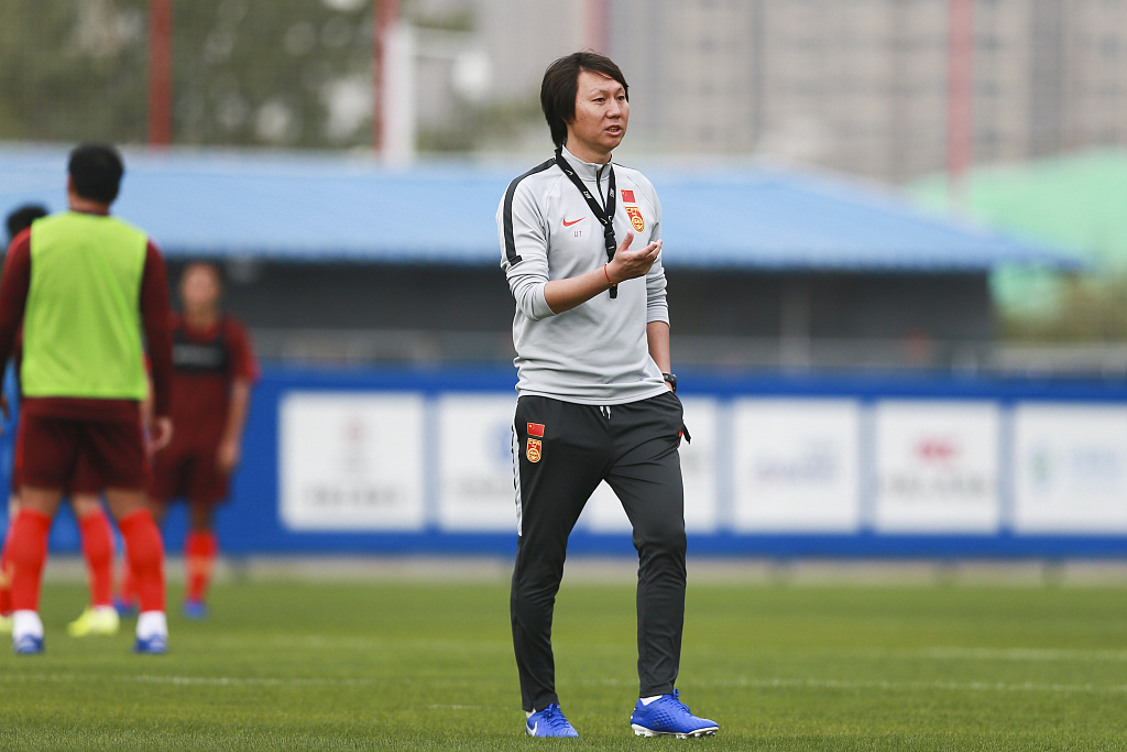 国足集训不容易，两点一线生活很枯燥，下榻酒店禁止戴口罩