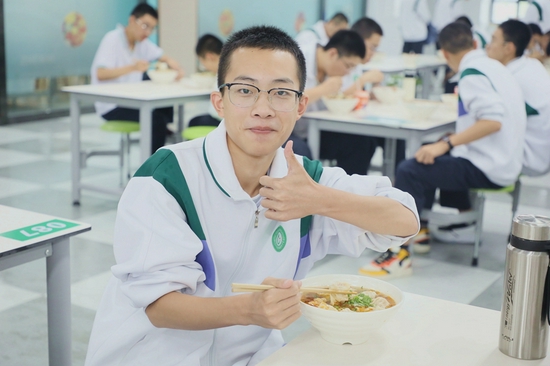 三“心”构筑食堂济南实验高级中学,济钢高中兴隆校区喊你吃饭啦