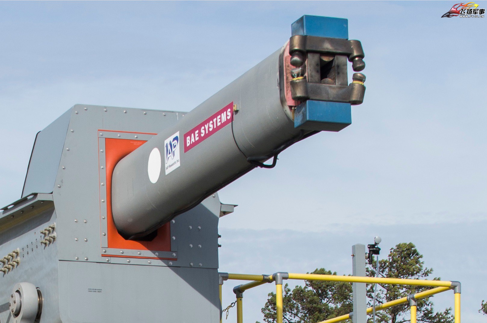 电磁炮全靠动能毁伤吗,电磁炮用什么炮弹