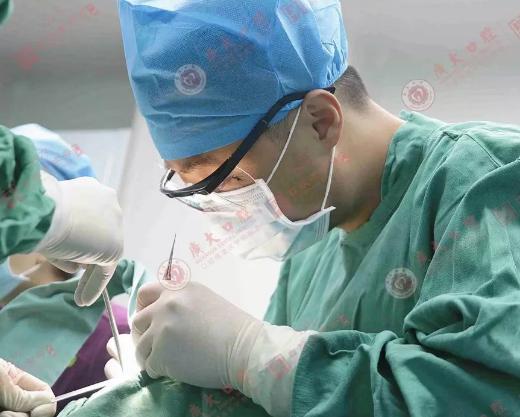 缺牙戴活动假牙40年有什么变化,上牙戴活动假牙的亲身经历