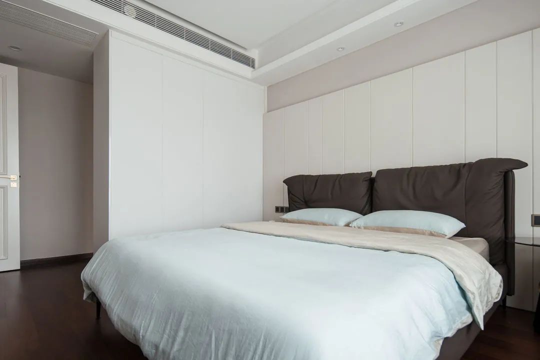 95后小姐姐温暖三居，家里电视背景和餐桌竟然都是悬浮的