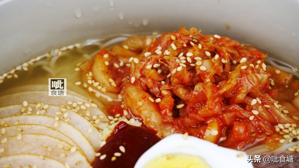 天热了吃点正宗的朝鲜冷面,夏季吃朝鲜冷面
