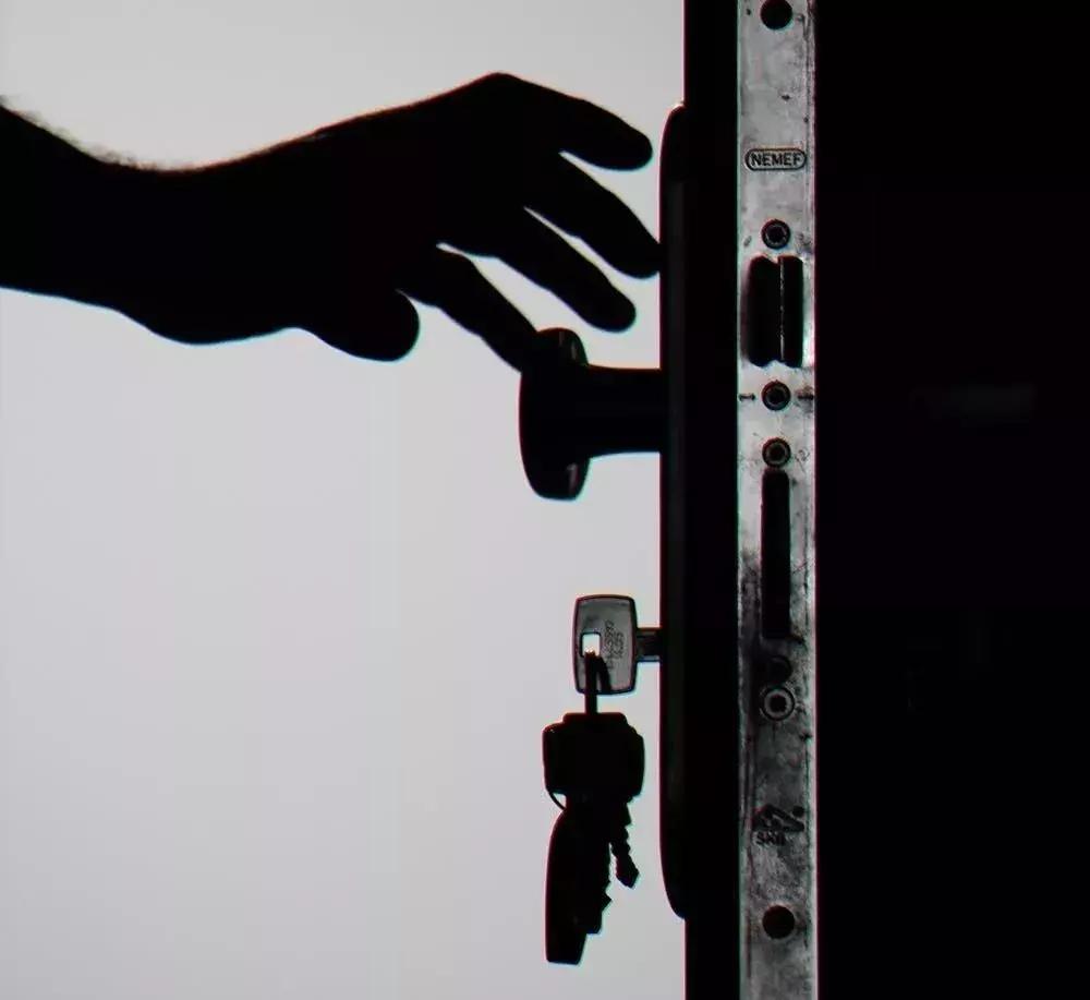 租房黑中介十种陷阱,租房中介套路骗局揭露