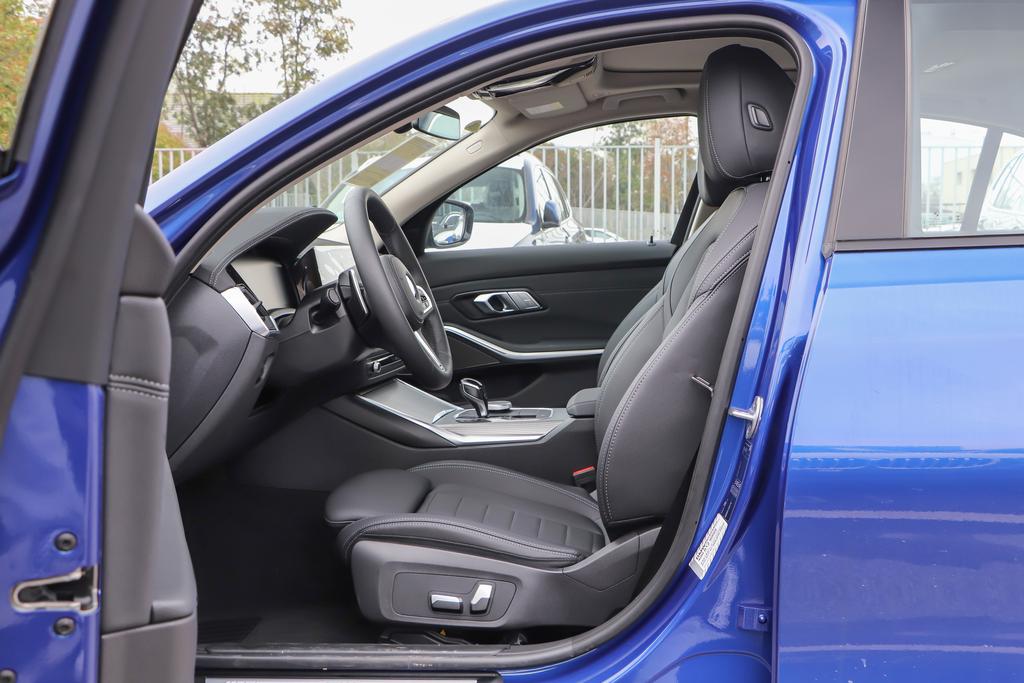 宝马3系为什么卖那么贵,宝马3系320li2.0t手自一体8挡变速