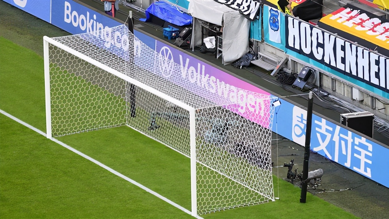 欧洲杯球场广告是虚拟的吗,欧洲杯赛场的中国广告