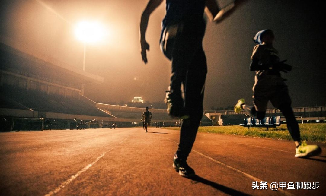 工作压力大总失眠别吃药，试试睡前跑步，这样跑900米效果好