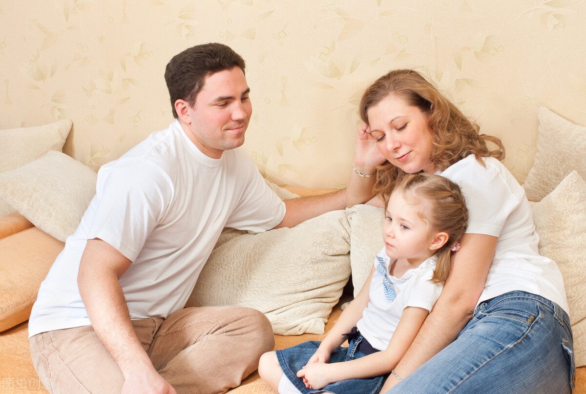 你活得很痛苦，却装作很在乎自己与孩子的亲子关系