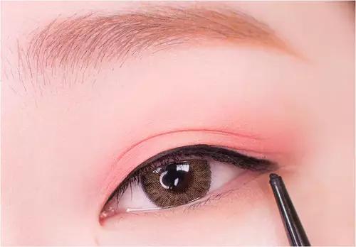 亮色眼影颜色搭配和画法美炸天,眼影画法新手亮色系列