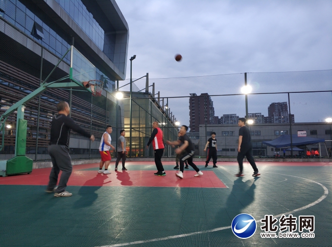 篮球场超亮灯,篮球场照明专用灯可调节亮度