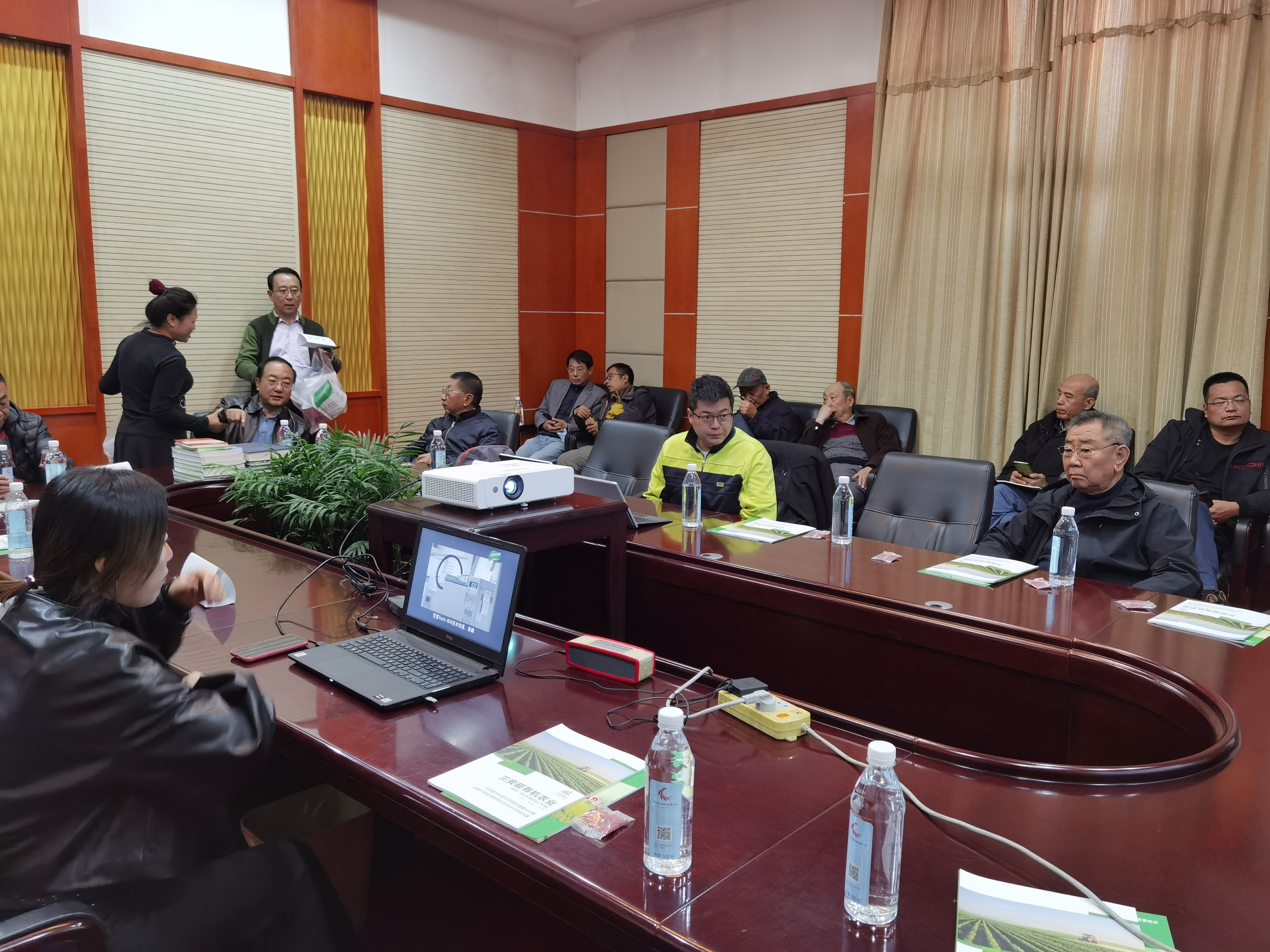 “使用三安技术，我们今年扶贫苹果卖脱销了！”