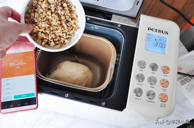 用面包机做早餐美食视频,用面包机做松软吐司