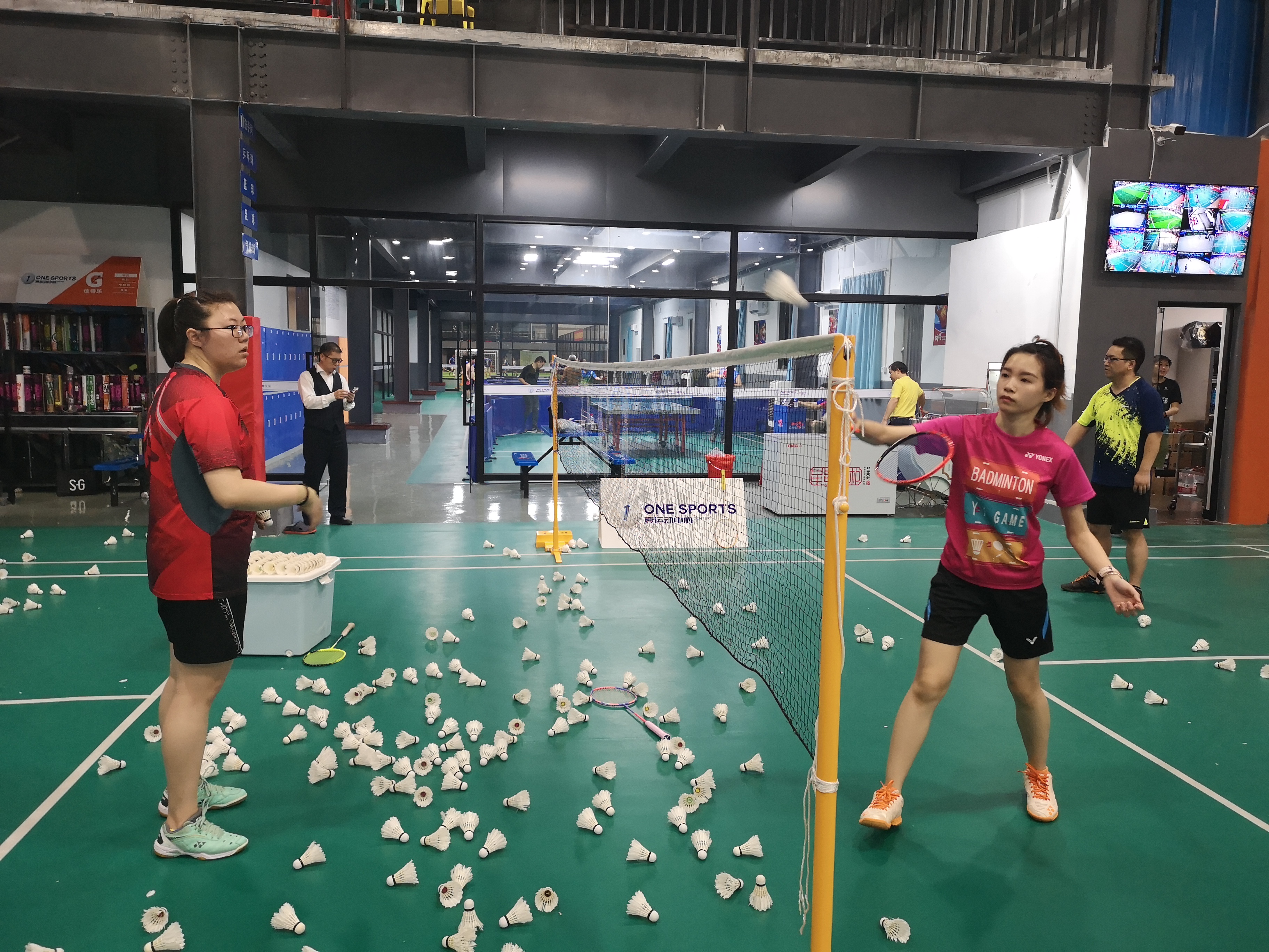 10000平室内游戏厅,居家室内羽毛球场地