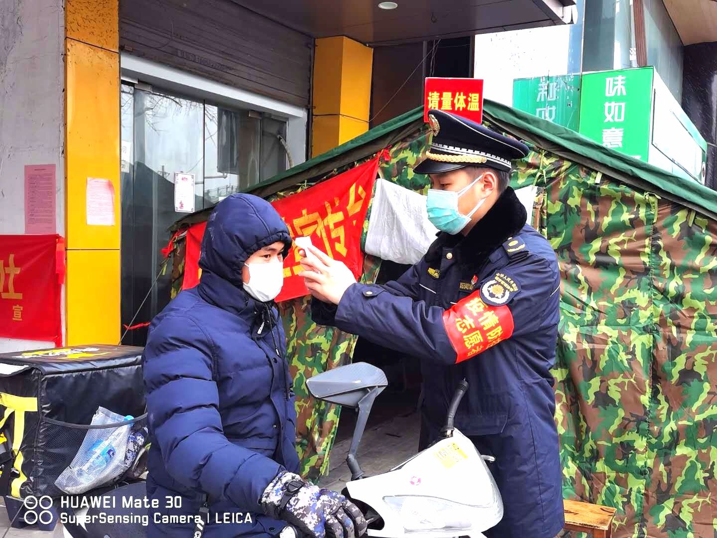 90后青年志愿者抗疫一线显担当,抗击疫情00后志愿者的青春担当