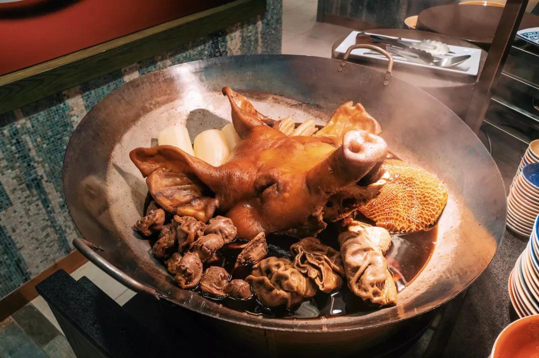 200块钱住北京,200块住酒店吃大餐